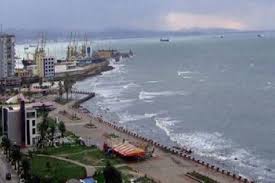 MOTI I KEQ/ Vlorë, pezullohet nisja e trageteve