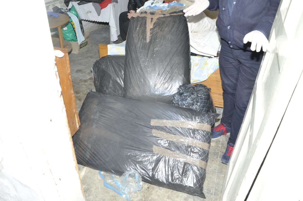 FOTO GALERI/ Policia në Patos gjen 41 kg kanabis në dhomën e gjumit, arreston dy të rinj