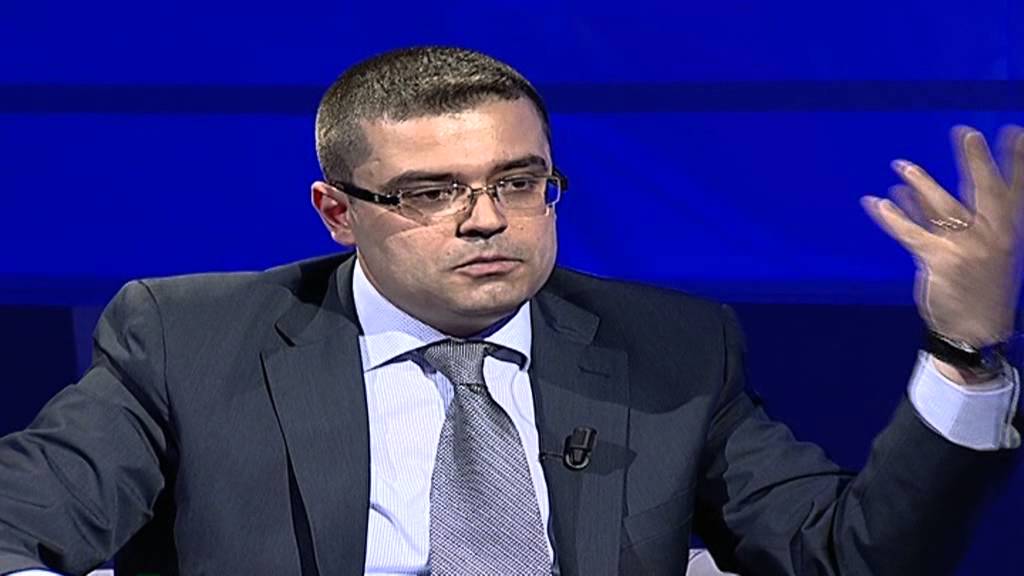 EMRI & FOTO/ Ndarja e tepsisë, një ish-deputet i PS-së emërohet drejtori i ri i Agjencisë Kombëtare të Mjedisit