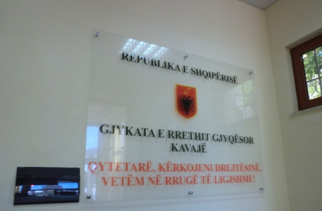 Grabitja e tokave në bregdetin e Kavajës, Gjykata lë në burg 11 ish-zyrtarët