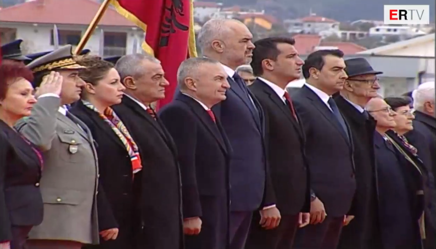 VIDEO-FOTO/ Përvjetori i 73-të i Çlirimit, Krerët e Shtetit zhvillojnë homazhe në Varrezat e Dëshmorëve