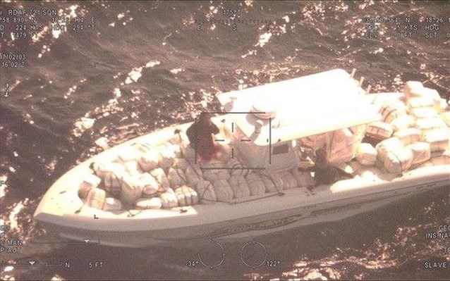 FOTO GALERI/ Hashashi shqiptar “pushton” komisariatin, ja pamjet e tonelatave me drogë dhe gomones së nisur nga Himara