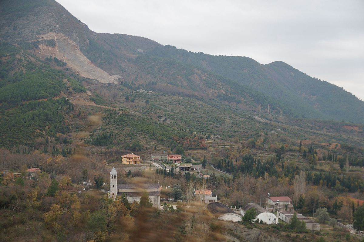 U kapën në seks, dëshmia e 13 vjecares: Desha vetë, policia pse erdhi!