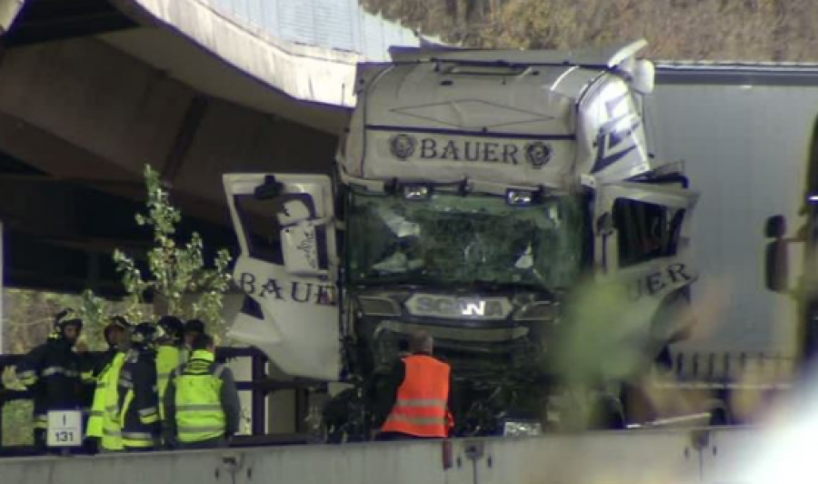 FOTO/ Itali, humb jetën në aksident kamionisti shqiptar