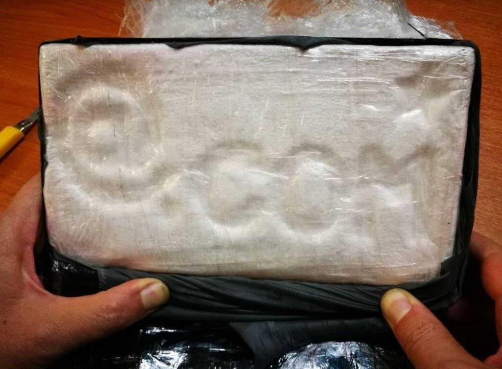 FOTO GALERI/ Greqi, shqiptari drejtonte nga burgu trafikun e kokainës, 200 mijë euro xhiro