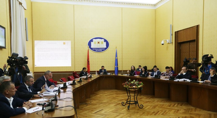 PD largohet edhe nga Komisioni i Ekonomisë: O ne o Tahiri në Kuvend!