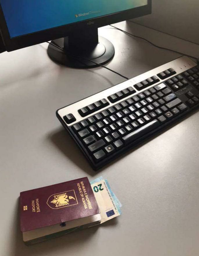 Arrestohet beratsi që tentoi të korruptonte policinë në Kapshticë me 20 euro, ja emri