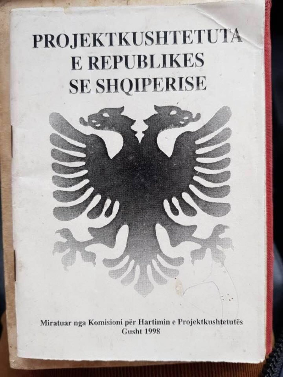 FOTO/ Manjani bëhet nostalgjik, kujton referendumin për Kushtetutën e 1998: Ti rikthehemi shtetit jo politik