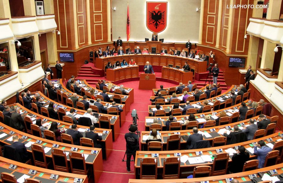 Mazhoranca kalon Projektbuxhetin për vitin 2018 pas 16 orëve debat