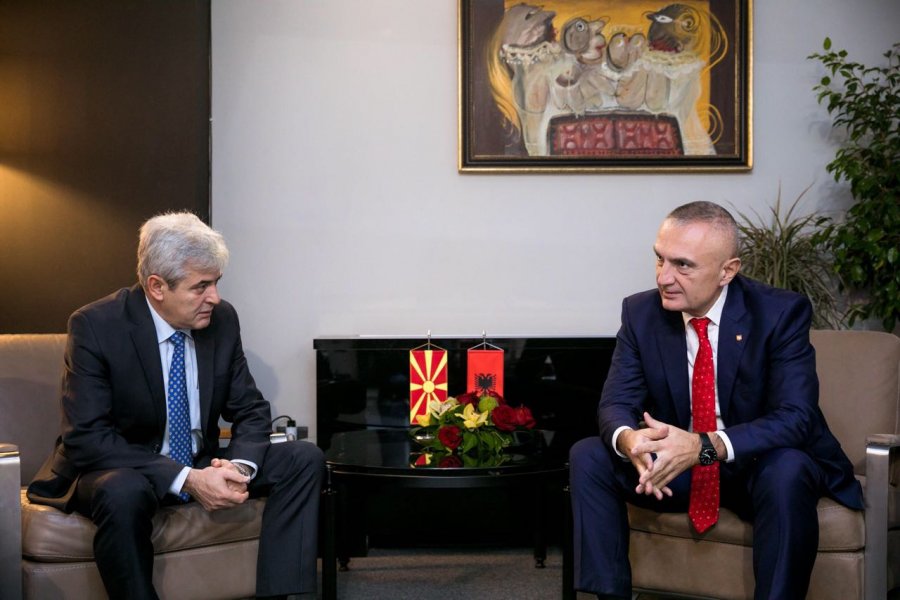 FOTO GALERI/ Presidenti Meta takon Gruevskin dhe krerët e partive shqiptare në Maqedoni