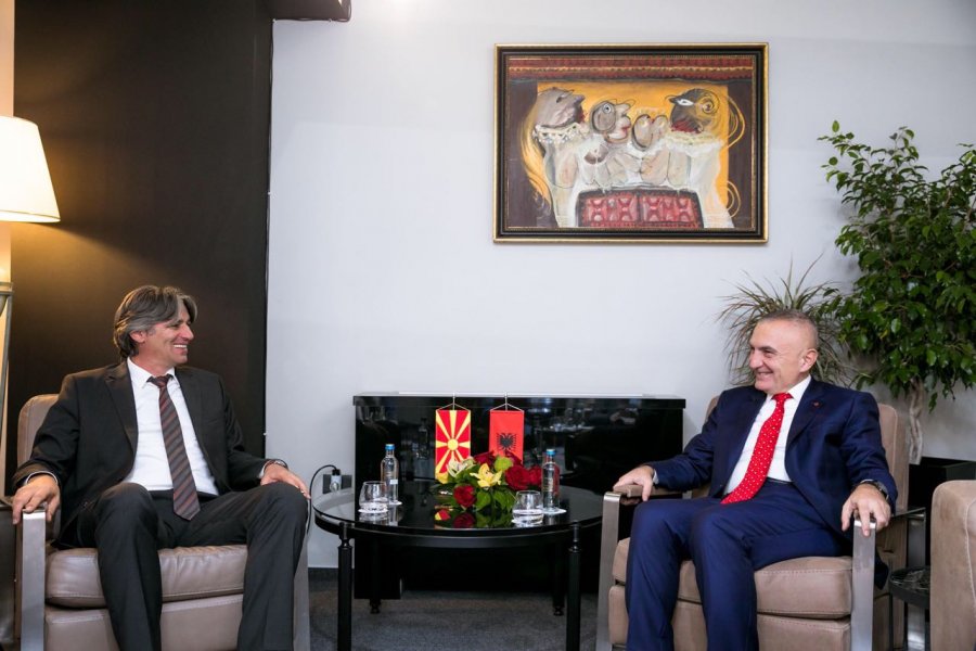 FOTO GALERI/ Presidenti Meta takon Gruevskin dhe krerët e partive shqiptare në Maqedoni