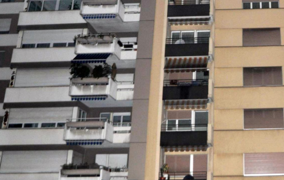 Zvicër, 4 shqiptarë i vunë zjarrin shtëpisë për të mashtruar siguracionet, përfitojnë edhe 40 mijë franga dëmshpërblim