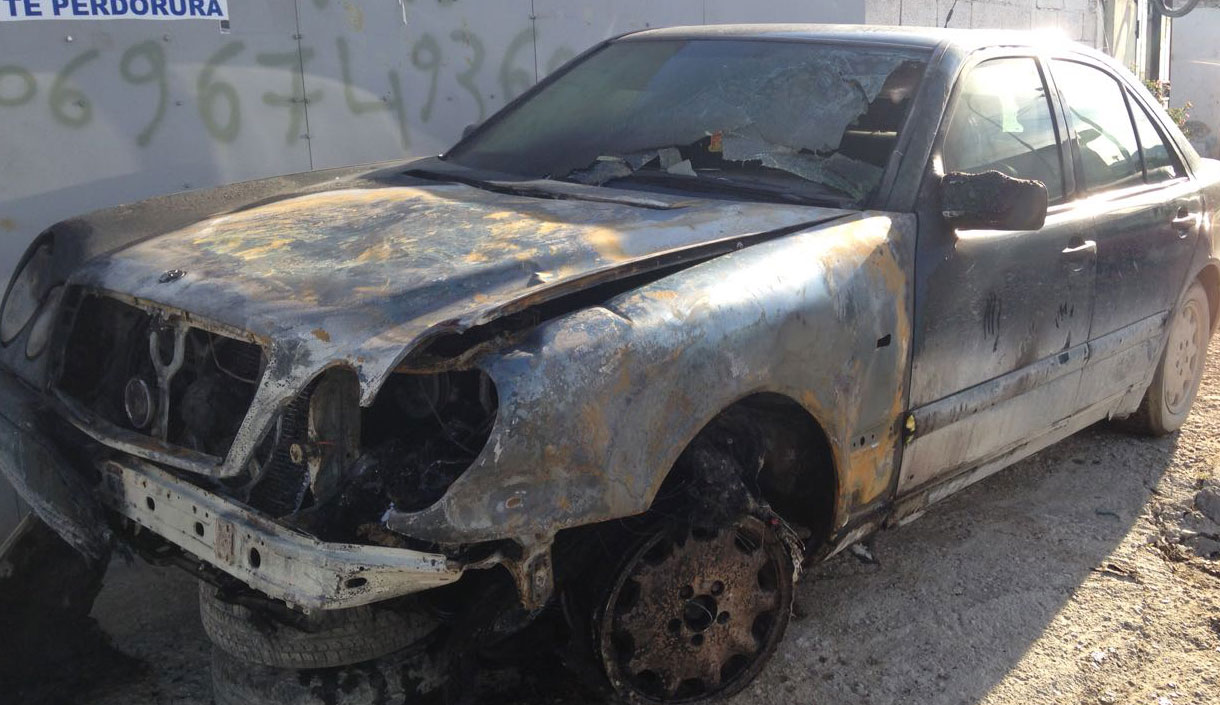 FOTO GALERI/ Benzi i djegur në Vlorë i përket policit nga fshati i Habilajve, ja fotot nga vendngjarja