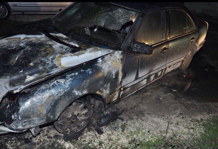 FOTO GALERI/ Benzi i djegur në Vlorë i përket policit nga fshati i Habilajve, ja fotot nga vendngjarja