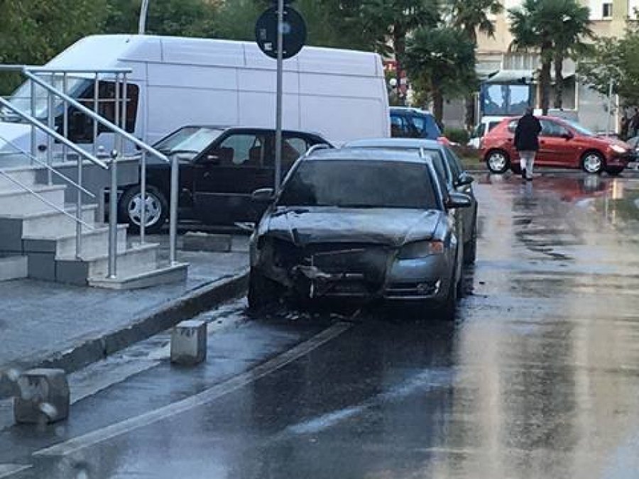 FOTO GALERI/ Benzi i djegur në Vlorë i përket policit nga fshati i Habilajve, ja fotot nga vendngjarja