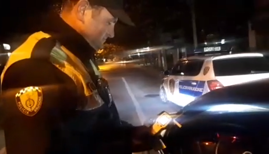 VIDEO/ Policia Rrugore aksione gjatë natës në Tiranë: “Po keni konsumuar alkool, mos…”