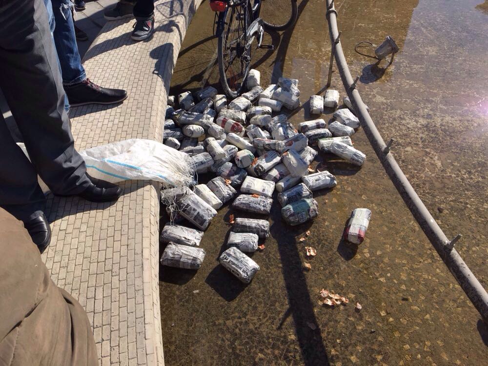 FOTO GALERI/ Rama befasohet në Vlorë, pritet me protesta: “Shpalle narko-shtetin”