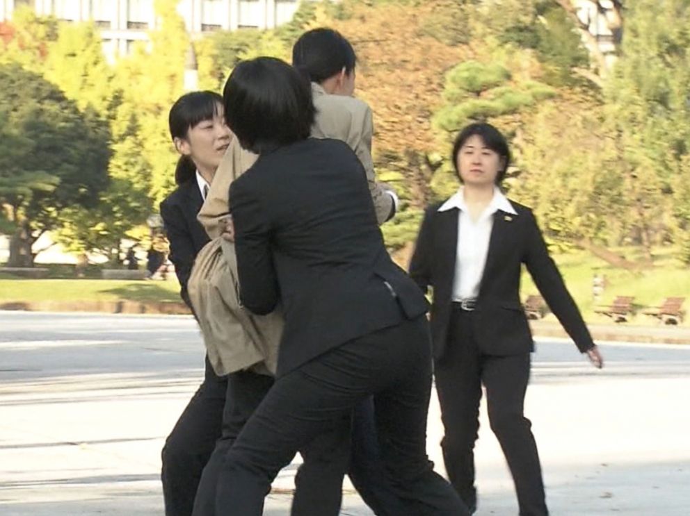 FOTO GALERI/ Japonia, një skuadër femrash për mbrojtjen e Melani Trump