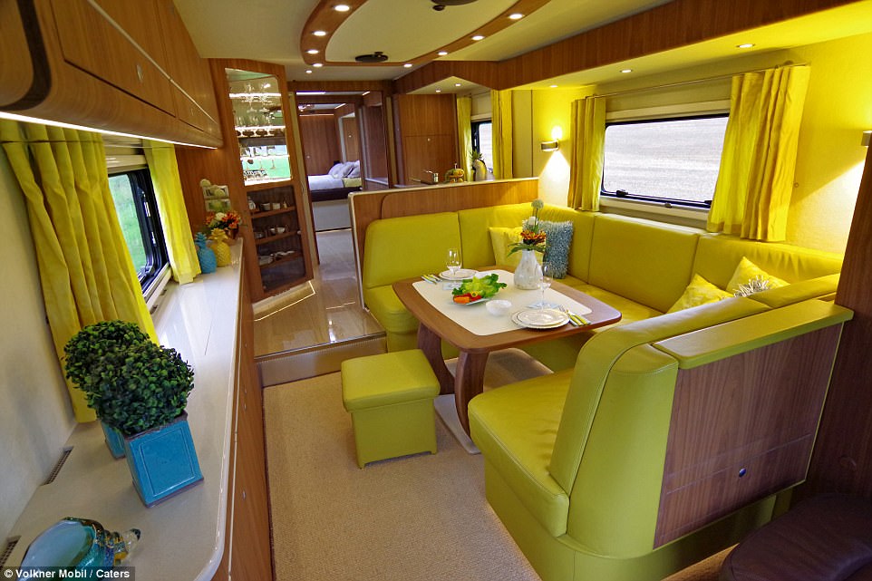 FOTO GALERI/ Brenda rulosë luksoze ku nuk mungon asgjë