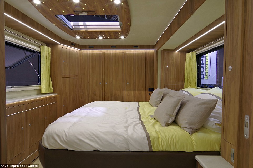 FOTO GALERI/ Brenda rulosë luksoze ku nuk mungon asgjë