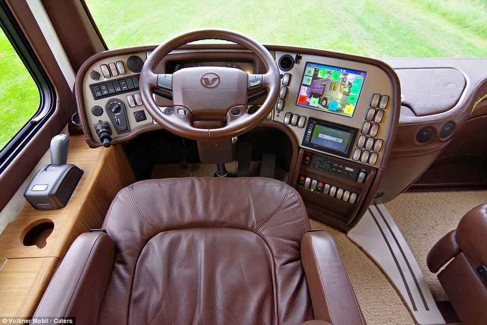 FOTO GALERI/ Brenda rulosë luksoze ku nuk mungon asgjë