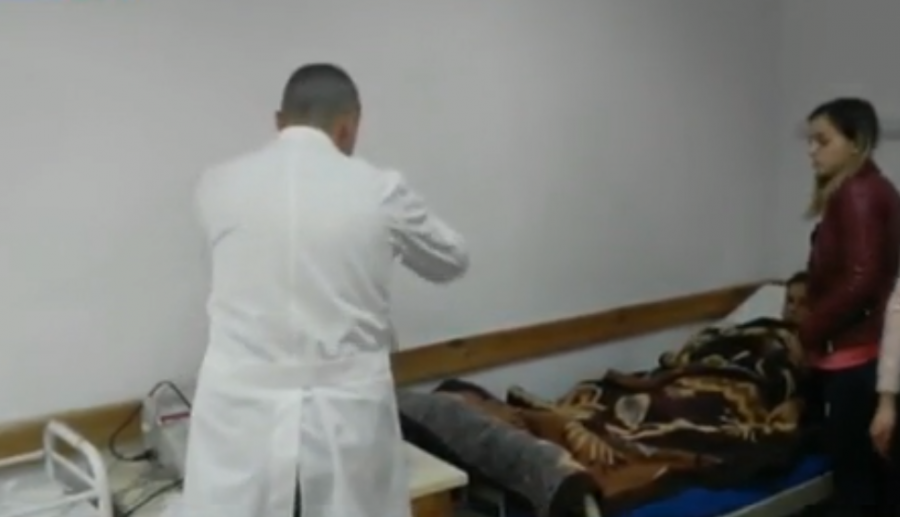 FOTO GALERI/ Helmimi në shkollën e Shupenzës, Policia: 16 nxënës të shtruar në spital, ja shkaku i ngjarjes