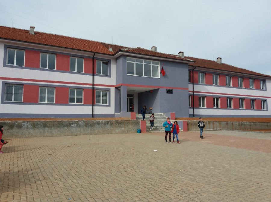 FOTO/ Shpërthimi i gazit helmon dhjetëra fëmijë në shkollën e Shupenzës, 15 nxënës në spitalin e Bulqizës