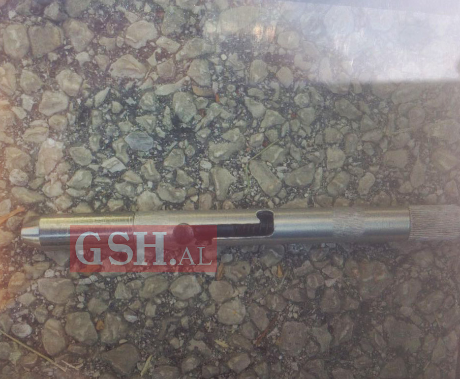 FOTO/ Kakavijë, i riu kapet me stilolaps-pistoletë të prodhuar në Poliçan