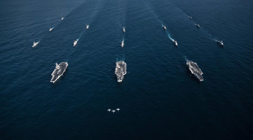 VIDEO & FOTO GALERI/ Donald Trump mesazh për Kim Jong-Un me tre aeroplanmbajtëse dhe 200 avionë luftarak