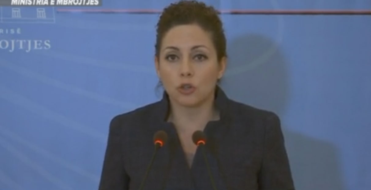 FOTO/ Frikën nga përmbytjet e tregon edhe ministrja Xhaçka: Qytetarët të bëjnë kujdes