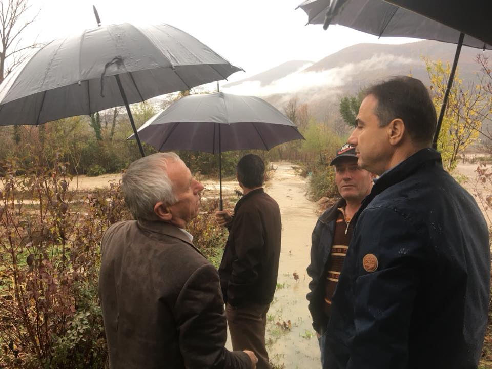 FOTO/ Shkumbini nis ‘ekspasionin’ në fshatrat e Elbasanit, Boçi ironizon Ramën: “Shteti në këmbë dhe Partia në ballë!”