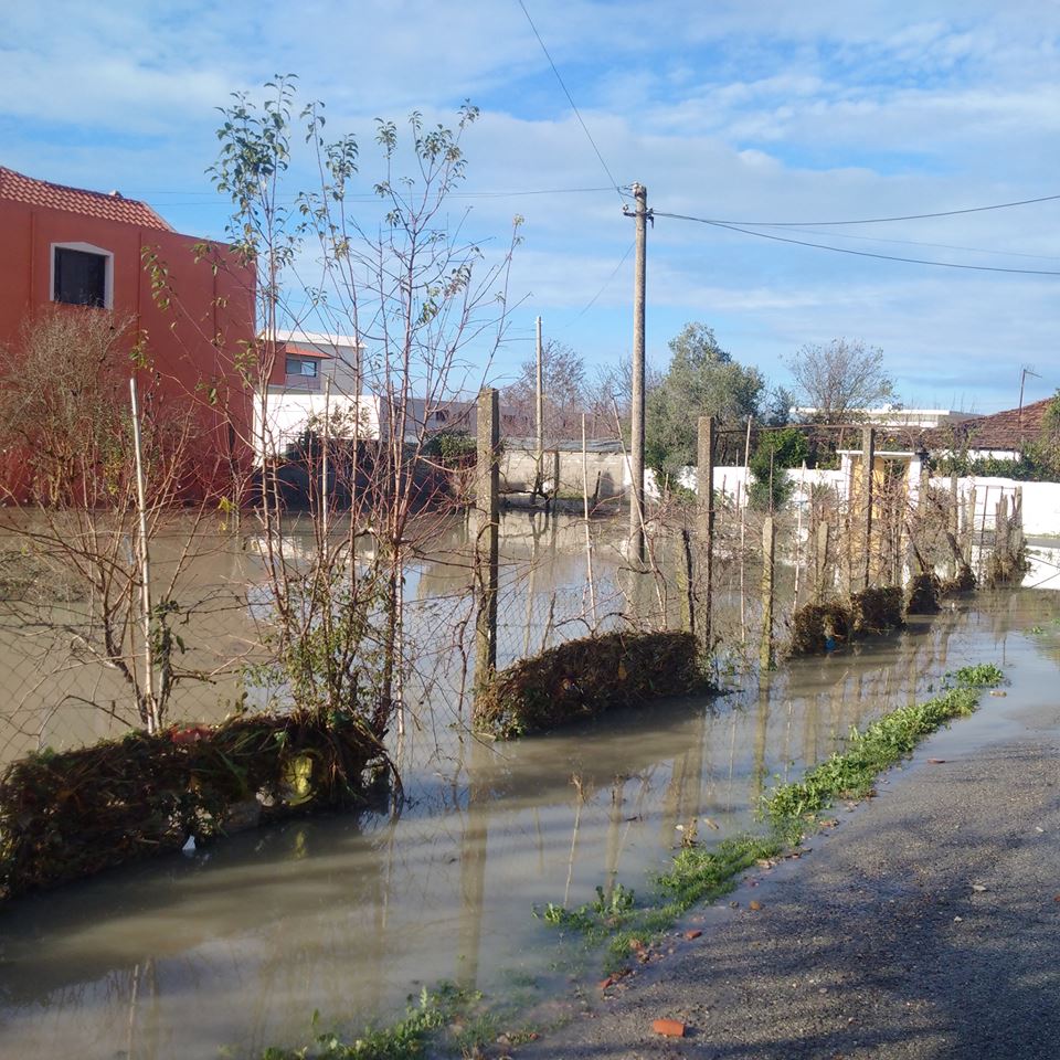 FOTO GALERI/ Përmbytjet në Durrës, Bylykbashi: Abuzuesi Dako nuk investoi për pastrimin e kanaleve, hapi rezervuarët e përmbyti fshatrat në shtratin e Erzenit