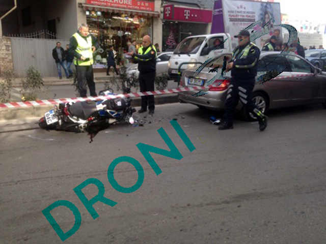 FOTO LAJM/ Tiranë, ja si ndodhi aksidenti i motorit të patrullës së policisë