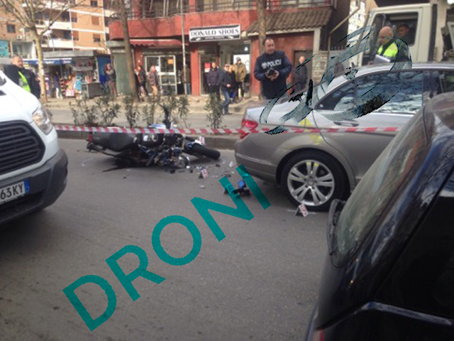 FOTO LAJM/ Tiranë, ja si ndodhi aksidenti i motorit të patrullës së policisë