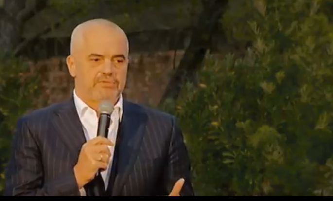 VIDEO/ Mashtrimi që e nxori blof Edi Ramën: Ja si i premtonte një vit më parë rrogat dhe sigurimet naftëtarëve të ARMO-s