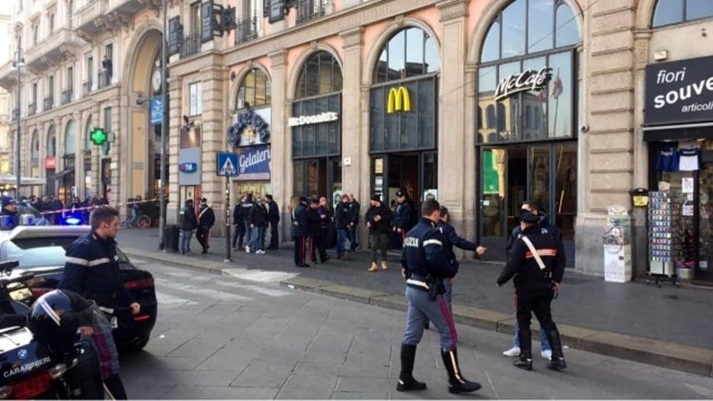 DETAJE/ Itali, plagoset me thikë i riu shqiptar, punonte bodyguard në Mc Donald’s