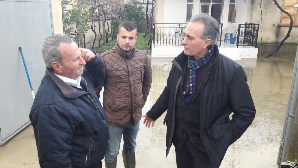 FOTO/ Baçi: Pasojat të rënda nga përmbytja në fshatrat e Fierit, ndërhyrje të menjëhershme për rehabilitim