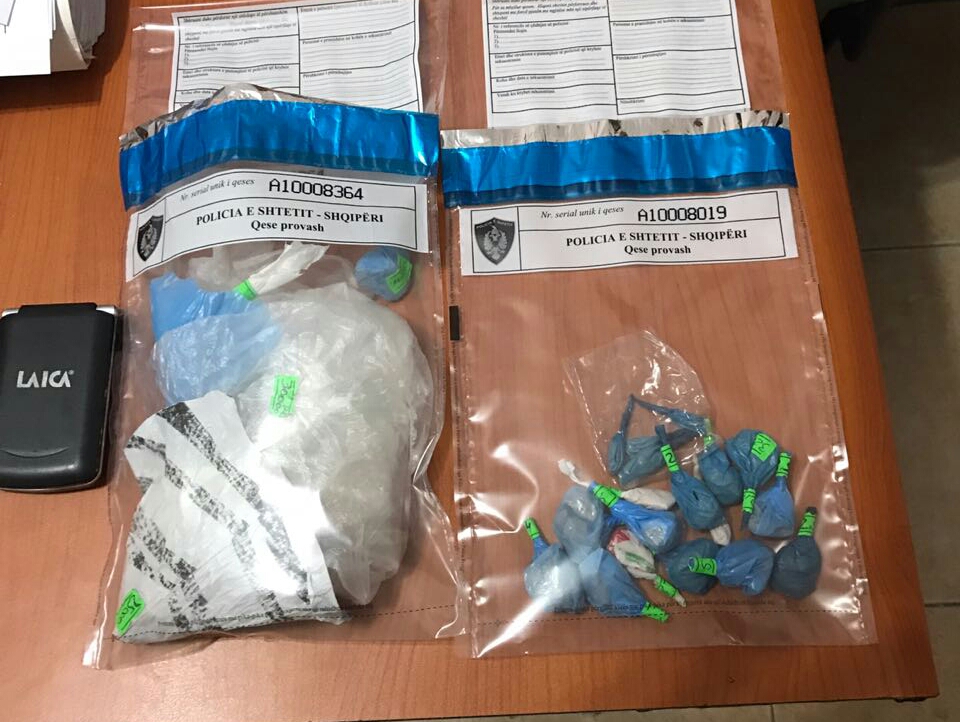 FOTO/ Shkatërrohet grupi i heroinës në Durrës, 1 në pranga 3 në kërkim