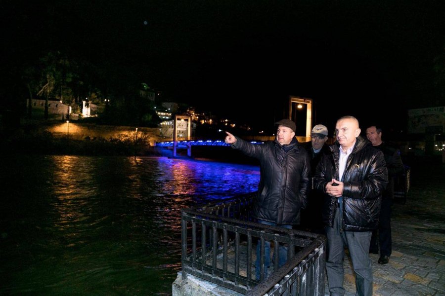 FOTO GALERI/ Presidenti Meta në Berat: Duhet kujdes i madh, dimri po bëhet i vështirë dhe i paparashikueshëm