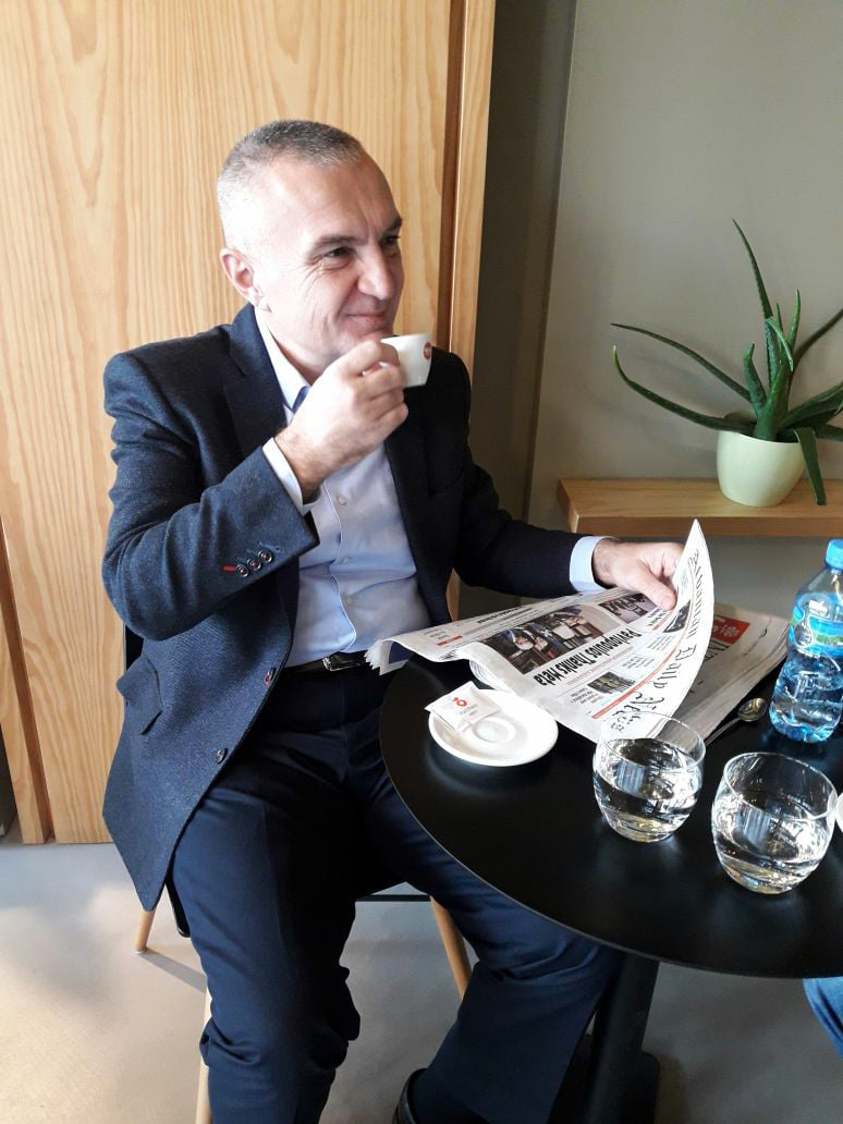 FOTO LAJM/ Ja nga dhe si e nis ditën e punës Presidenti Ilir Meta