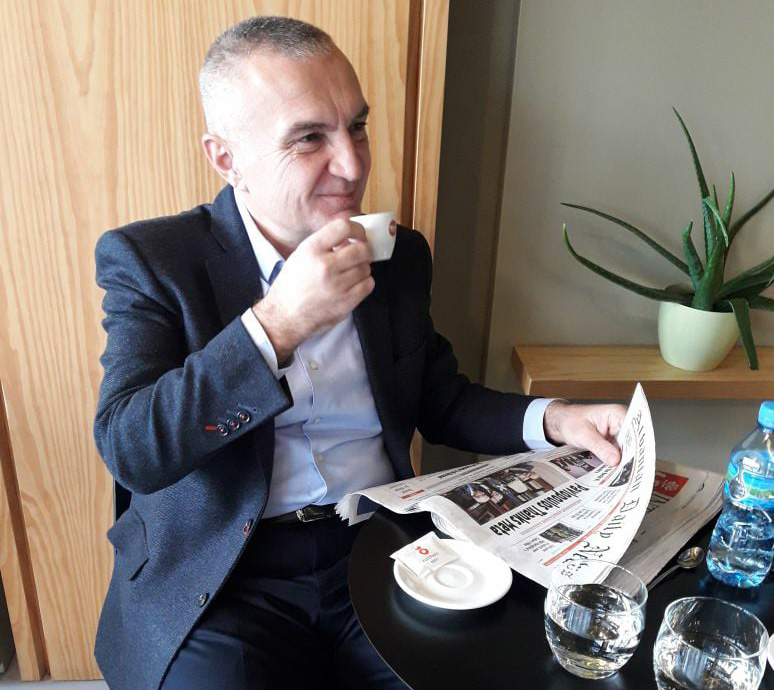 FOTO LAJM/ Ja nga dhe si e nis ditën e punës Presidenti Ilir Meta