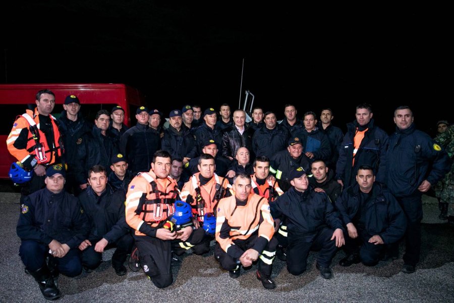 FOTO GALERI/ Presidenti Meta viziton zonën e përmbytur të Ferrasit, vlerëson Ushtrinë dhe Policinë
