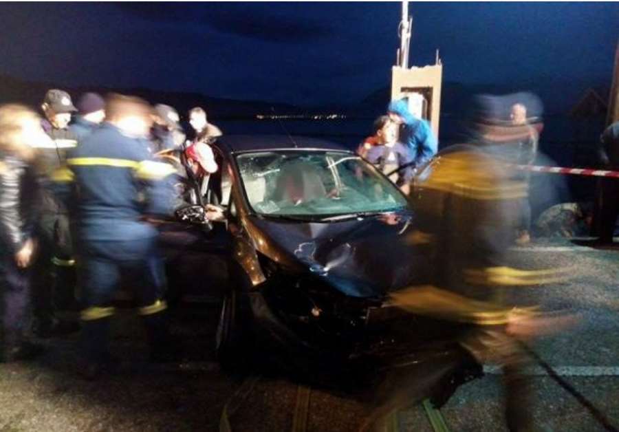 FOTO/ Greqi makina “fluturon” në det, humb jetën shqiptari