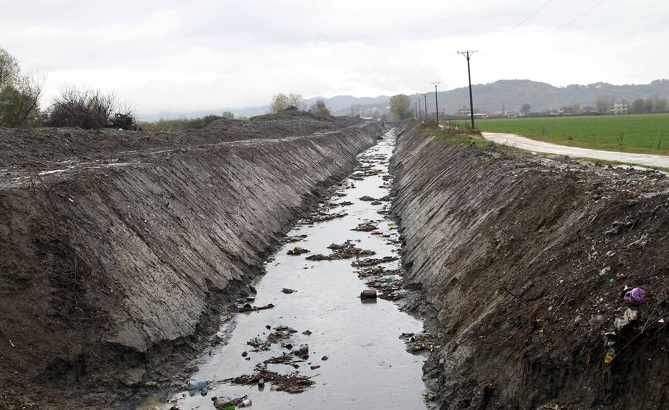 BILANCI PËRMBYTJEVE & FOTO GALERI/ Qeveria braktis Kamzën, ja sa familje janë përmbytur