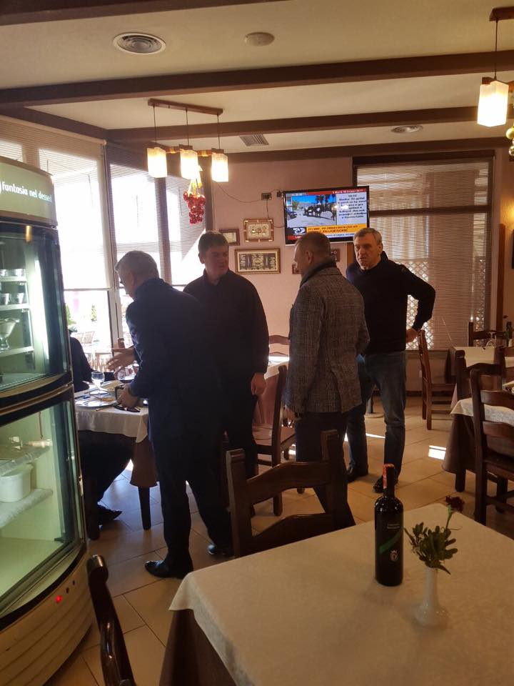 FOTO GALERI/ Të vegjlit majtas e djathtas bëhen bashkë, ja për çfarë biseduan