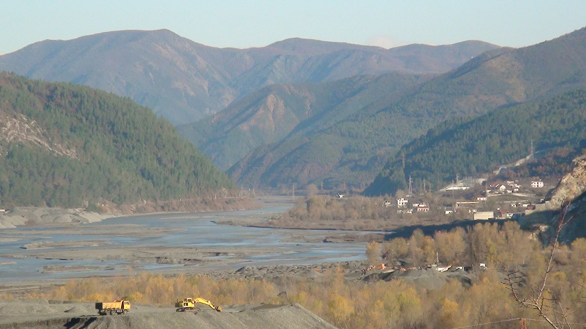FOTO & VIDEO GALERI/ Kurbin, fëmijët rrezikojnë për të shkuar në shkollë, zona turistike e harruar nga shteti