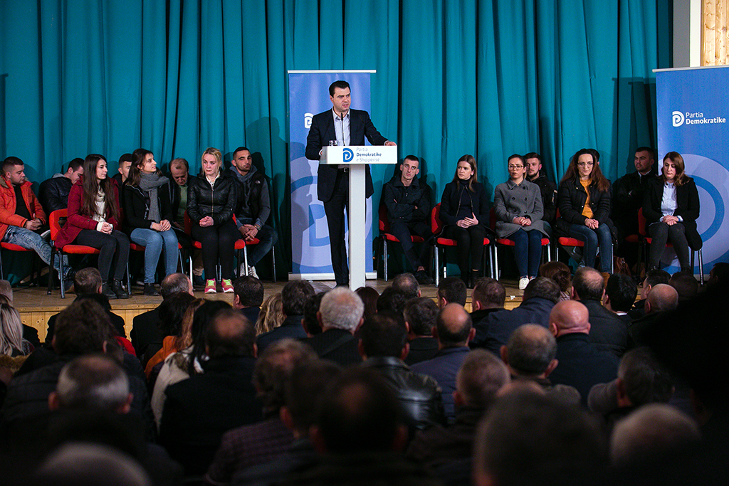 FOTO GALERI/ Basha ironizon nga Lezha: Efekti i parë i emërimit të Ramës kryeprokuror, kthimi i pasaportës Tahirit