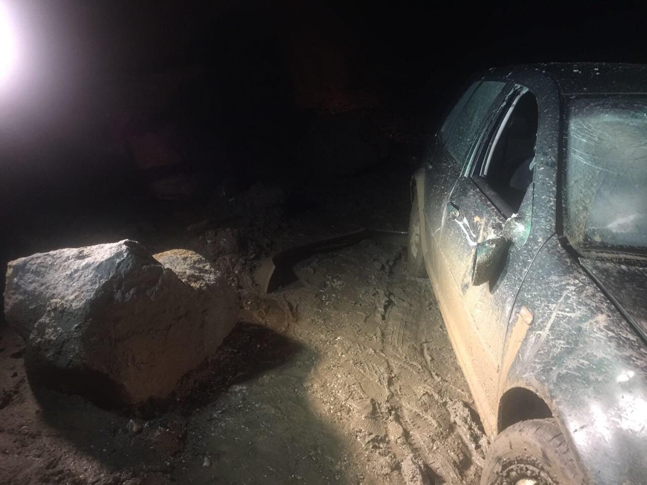 Shkëmbi 1-tonësh godidi makinën në ecje, i riu tregon tmerrin: Ngriva në vend, ja çfarë u kërkova çunave