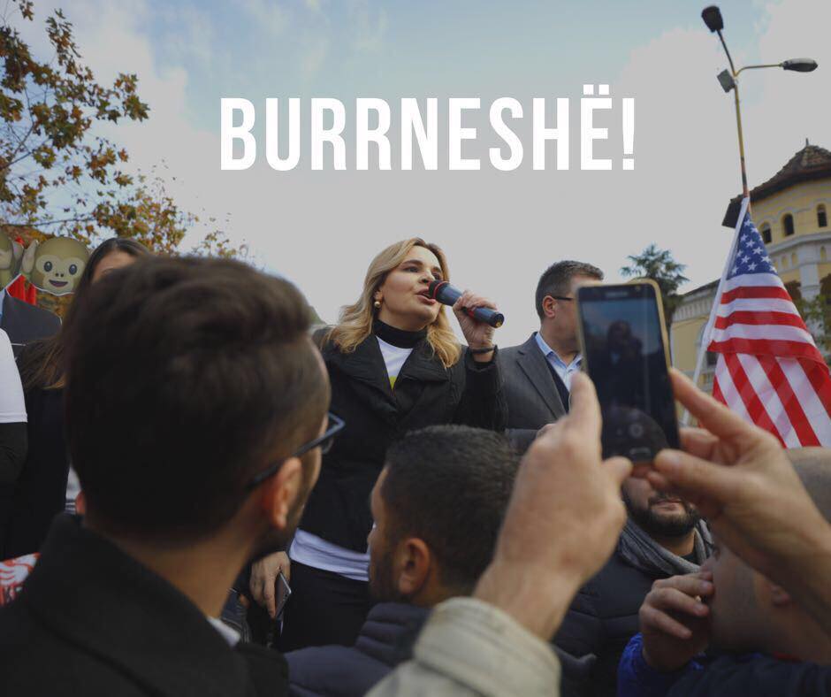 POEZIA/ Pas aktit të sotëm, Monikës i këndojnë “Burrneshë”…