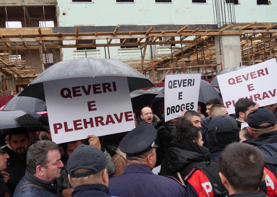 Policia dhunë ndaj protestuesve në Shkodër, Berisha paralajmëron Ramën…